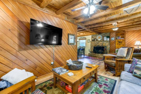 Hot Tub and Fire Pit Cozy Cabin in Maggie Valley Maggie Valley